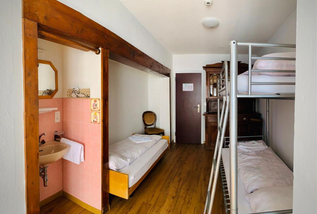 Weisses Roessli Hotel ลอยเคอร์บัด ภายนอก รูปภาพ