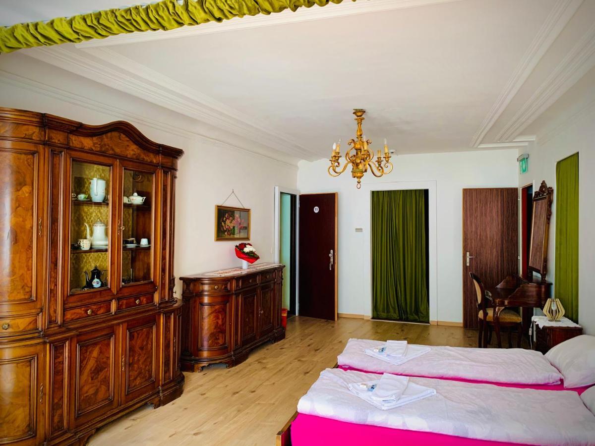 Weisses Roessli Hotel ลอยเคอร์บัด ภายนอก รูปภาพ