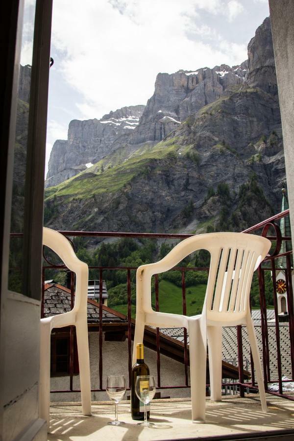 Weisses Roessli Hotel ลอยเคอร์บัด ภายนอก รูปภาพ